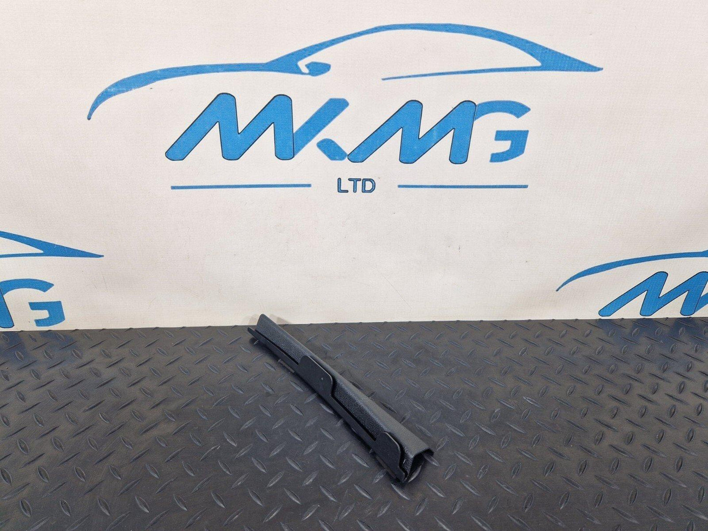 16-19 AUDI A4 B9 GENUINE RIGHT DRIVER SIDE A PILLAR BRACKET 8W0868204