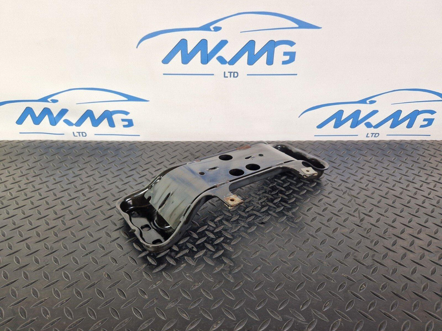 14-21 MERCEDES BENZ C300h W205 OEM GEARBOX MOUNT BRACKET A2052400802