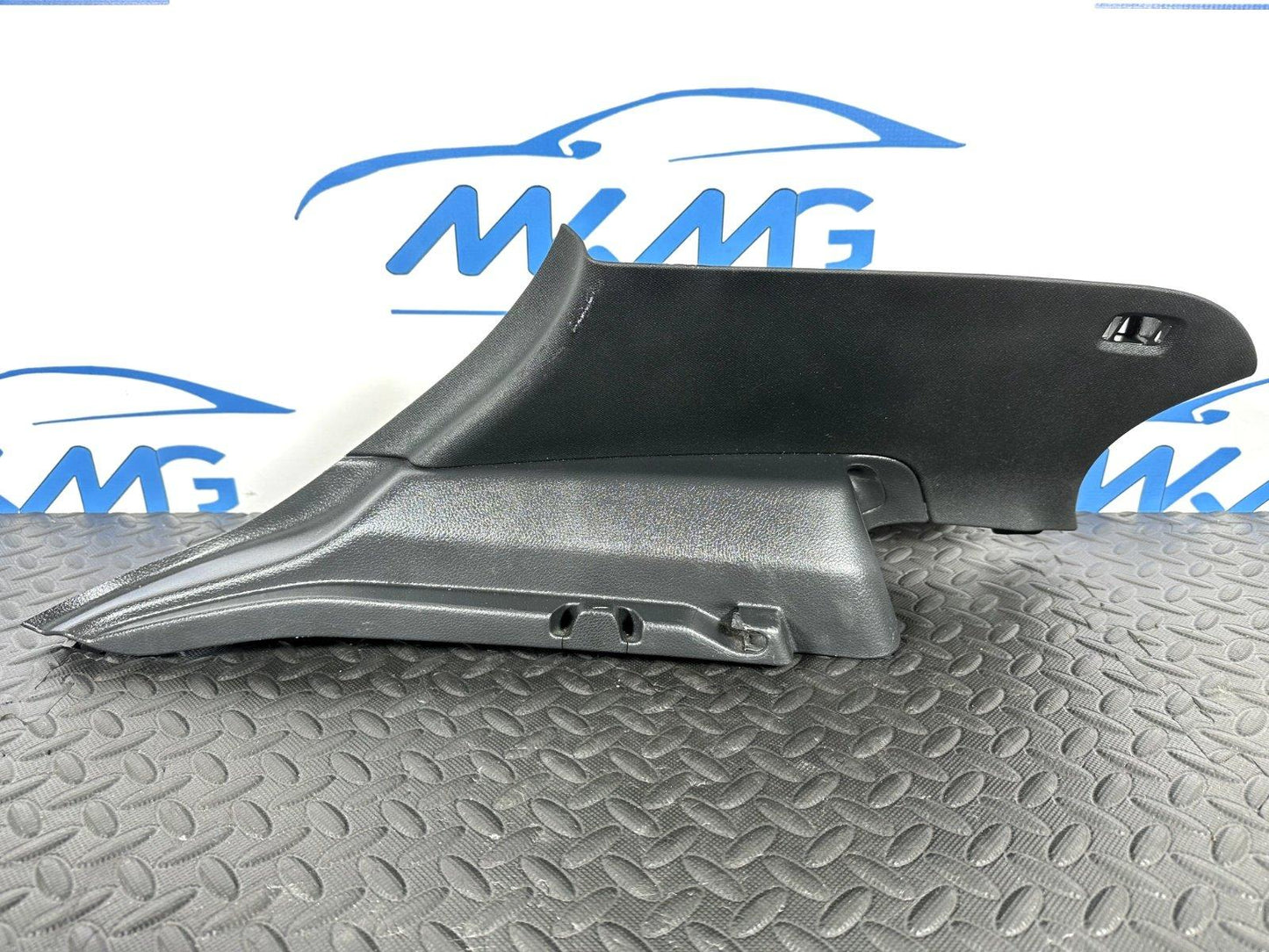 12-18 MERCEDES A-CLASS W176 GENUINE REAR LEFT PARCEL SHELF BRACKET A1766900425