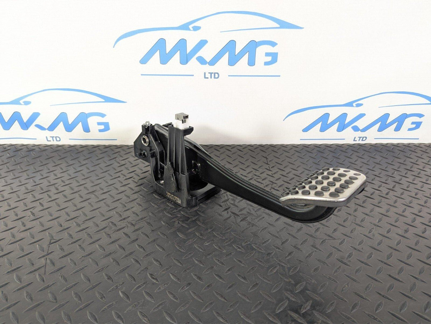 13-19 MERCEDES BENZ CLA C117 GENUINE OEM BRAKE PEDAL ASSEMBLY A2462920308
