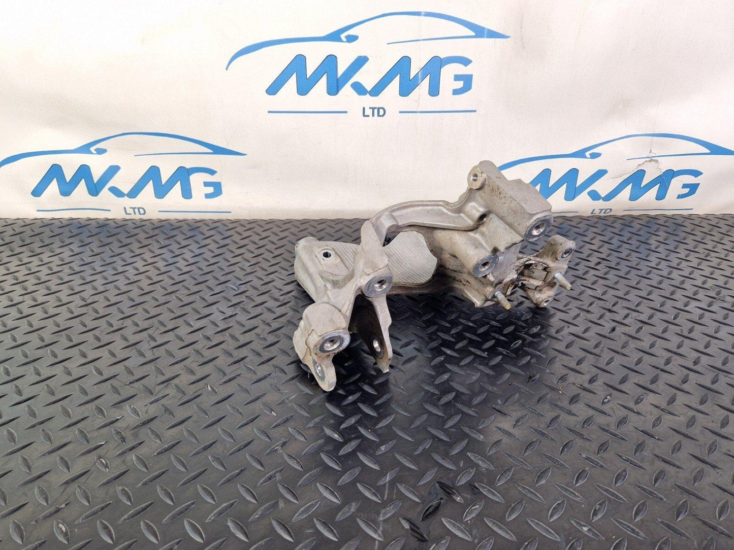 16-19 AUDI A4 B9 GENUINE FRONT LEFT SIDE N/S SUBFRAME BRACKET MOUNT 8W0399295E