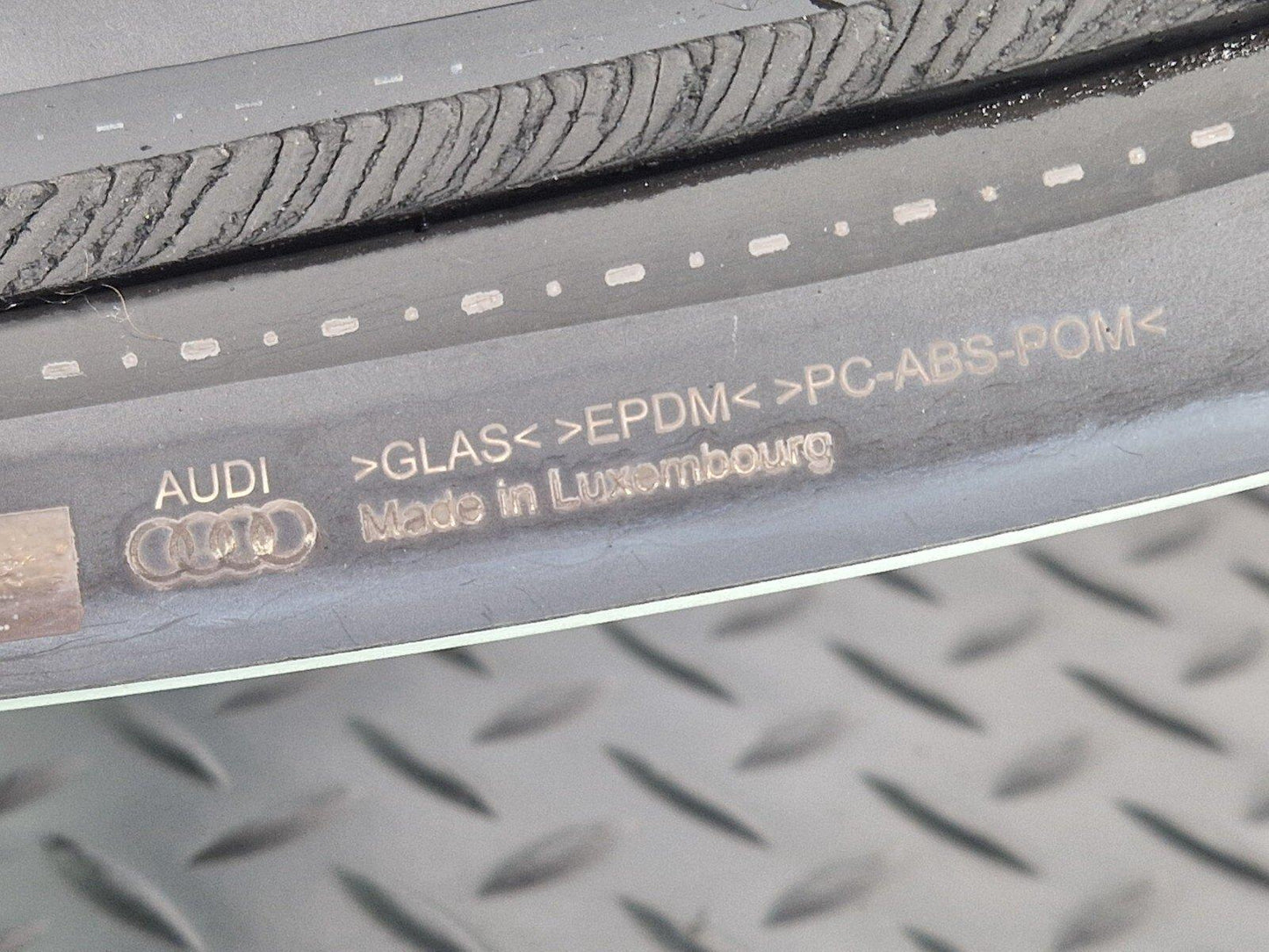 16-19 AUDI A4 B9 REAR WINDSHIELD WINDSCREEN WINDOW GLASS 8W5845501