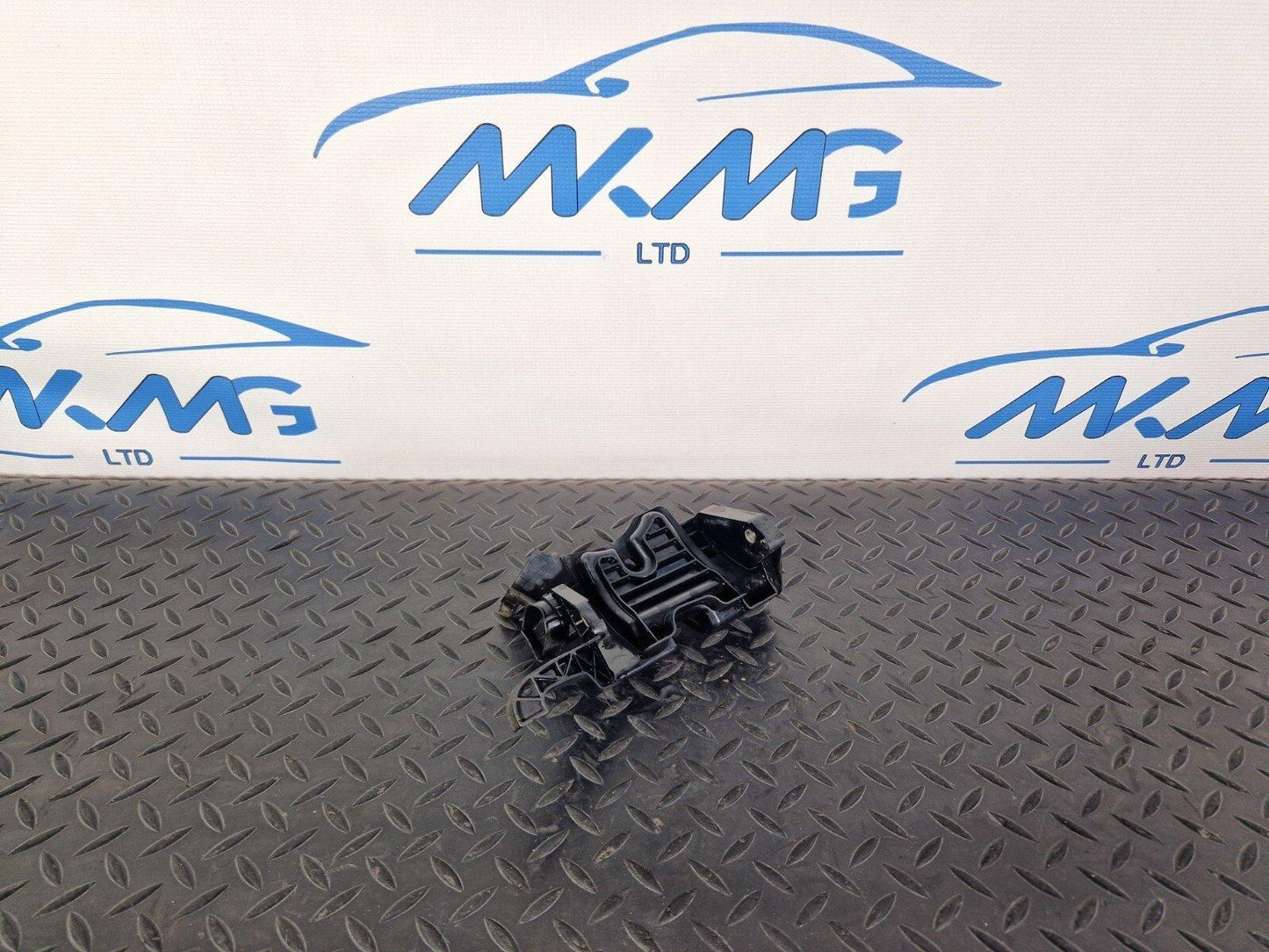18-ON MERCEDES BENZ A CLASS W177 FRONT LEFT BRAKE HYDRAULIC LINE BRACKET HOLDER