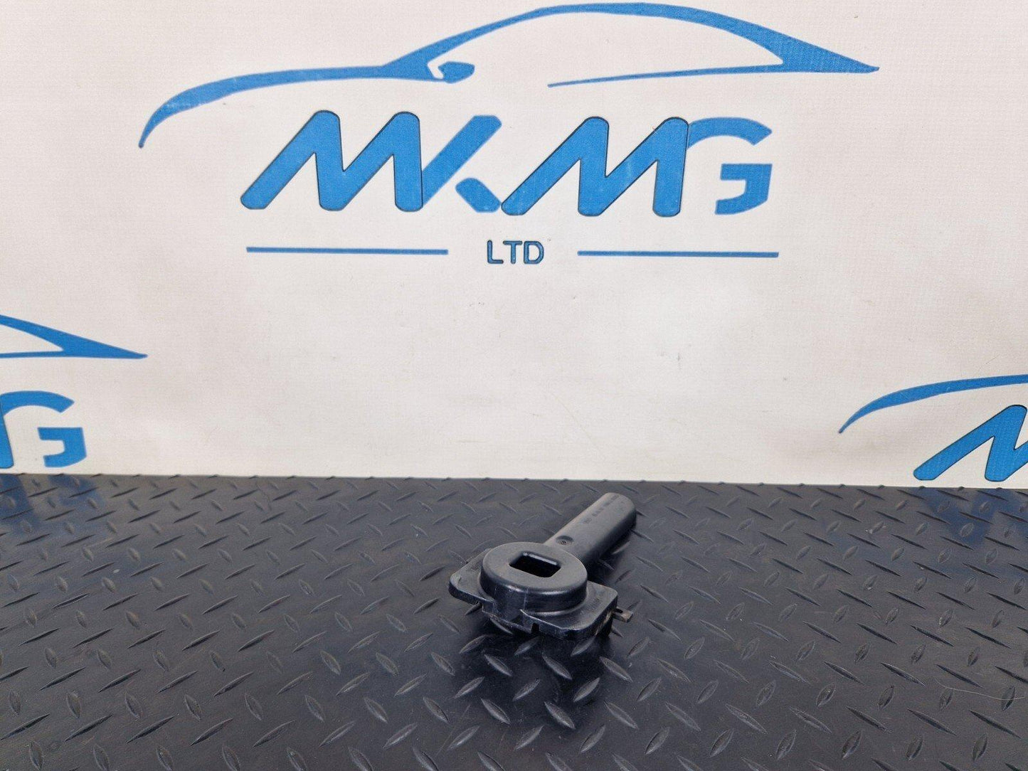 12-18 AUDI A6 C7 GENUINE COOLANT REGULATOR SUPPORT 4G0805201