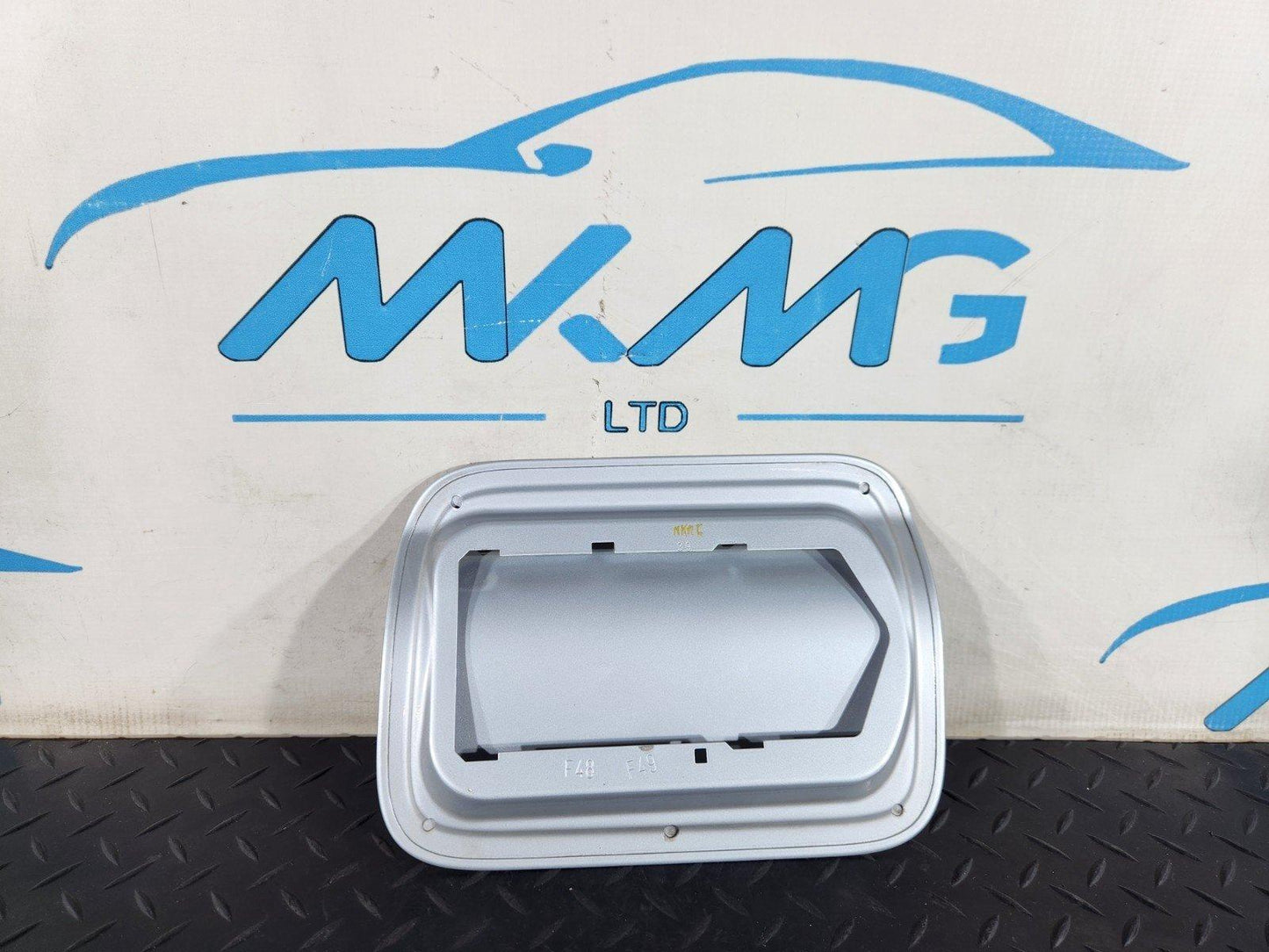 16-22 BMW X1 F48 FUEL TANK FILLER FLAP COVER IN SILVER 7359631