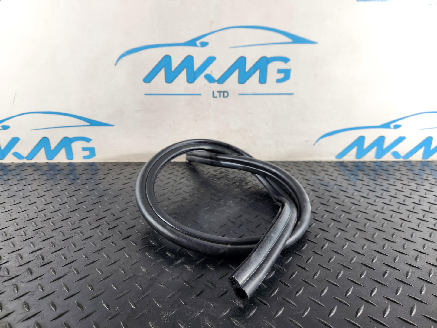 BMW 118i F40 Hatchback Genuine Engine Hood Rear Sealing Bonnet Rubber 7450916