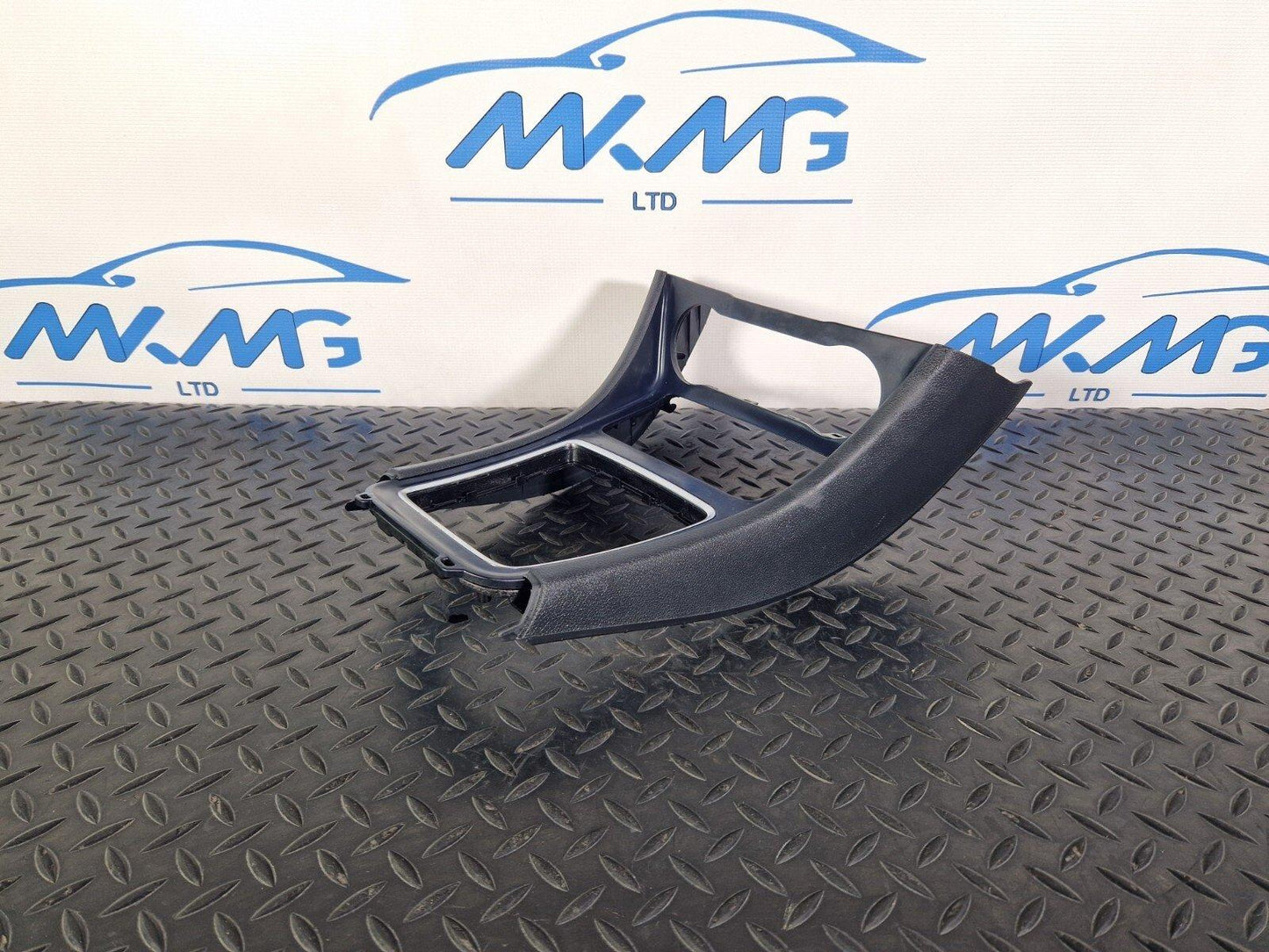 14-20 MERCEDES BENZ GLA 200 X156 OEM GENUINE CENTRE CONSOLE TRIM A1766809900