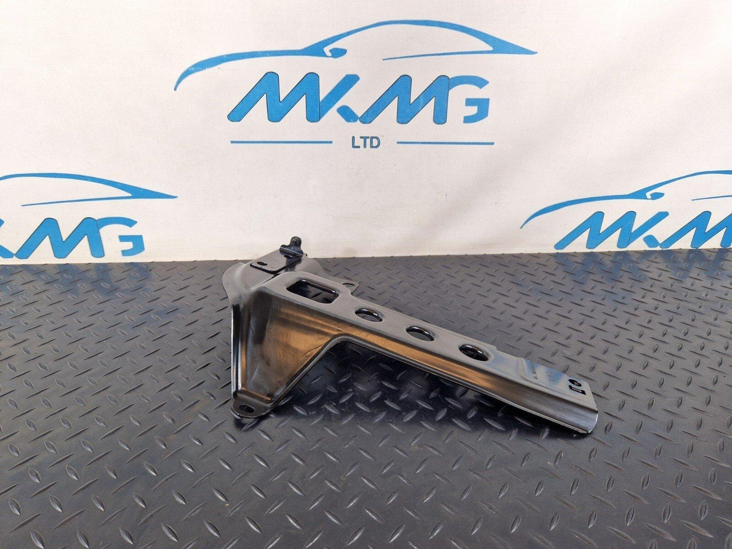 14-21 MERCEDES BENZ C300h W205 BOOT TRUNK FLOOR LEFT SUPPORT BRACKET A2056100102