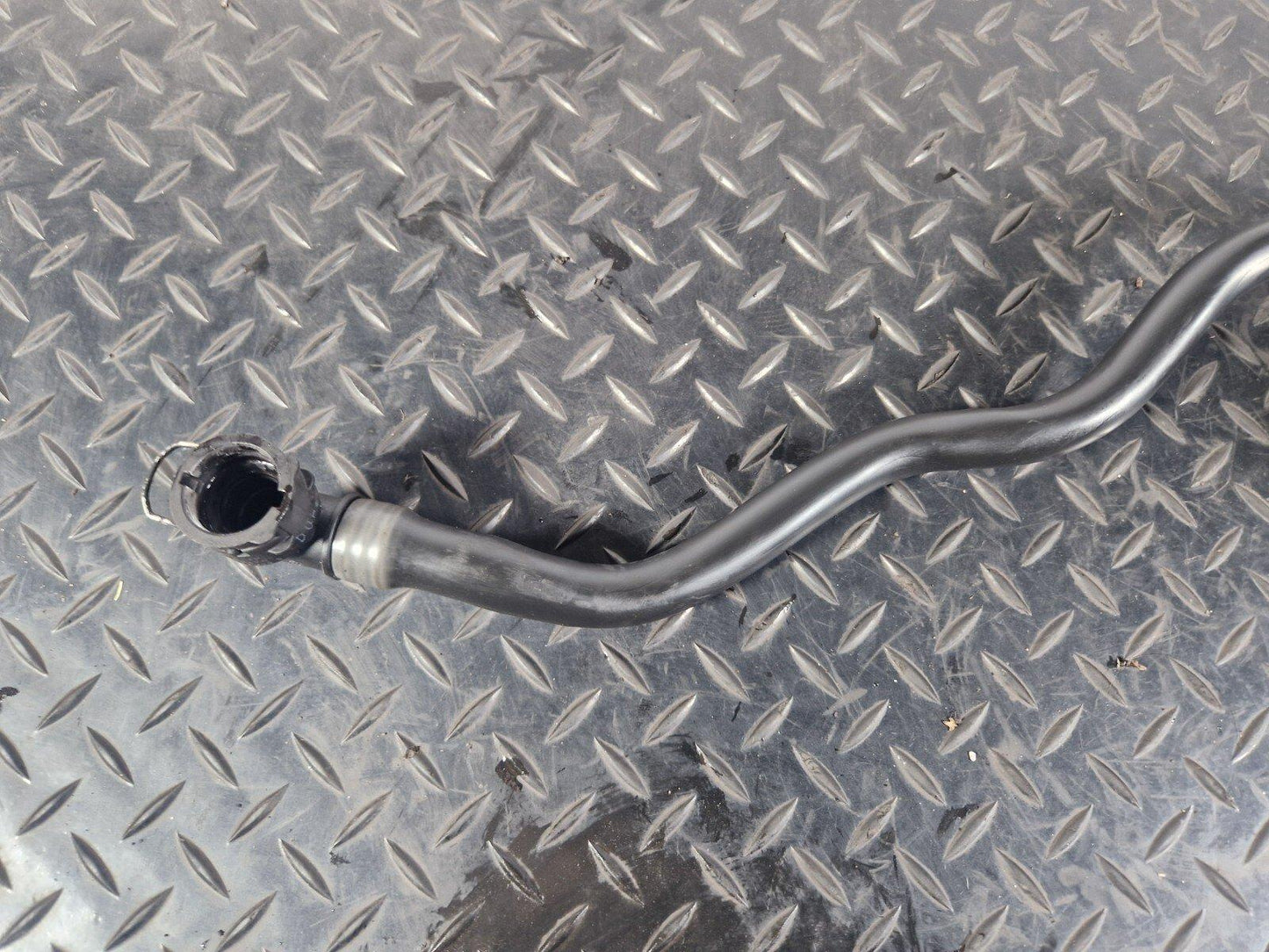 19-ON MERCEDES BENZ A CLASS EQ W177 ADDITIONAL WATER PUMP WITH HOSE A0006002686