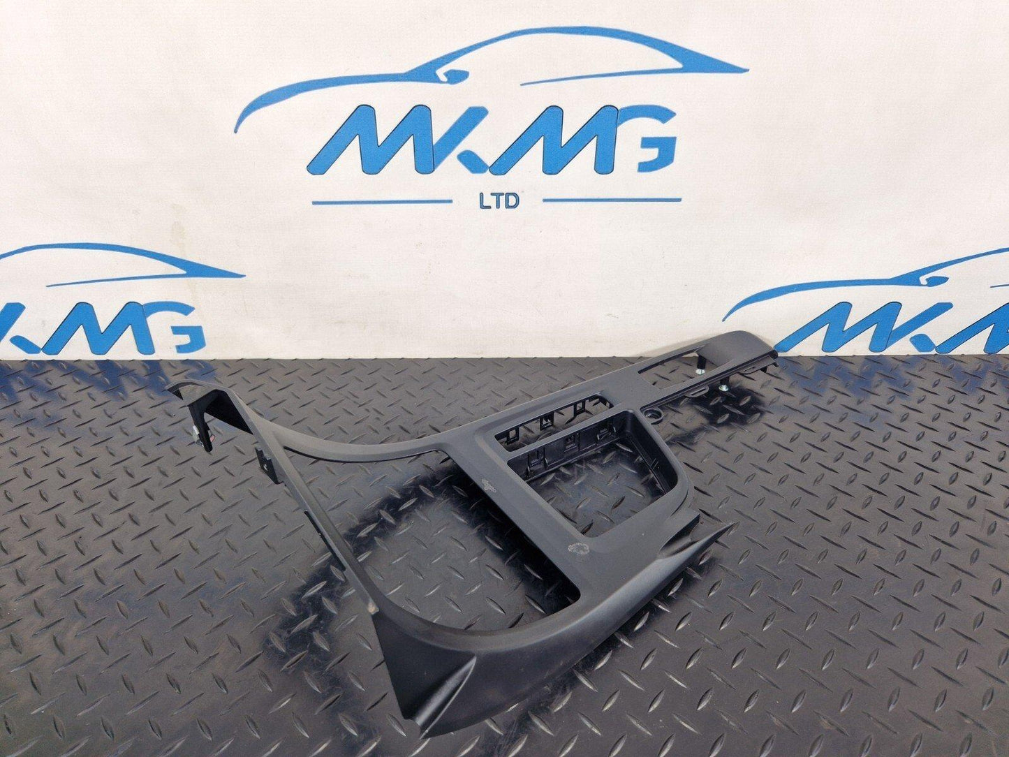 16-22 BMW X1 F48 FRONT CENTRE CONSOLE TRIM BLACK 9292548 MINOR SCRATCHES