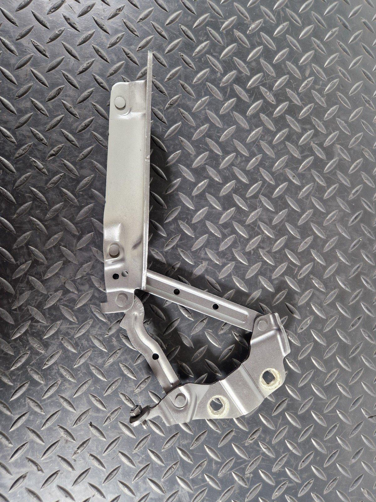 14-19 LAND ROVER L550 DISCOVERY SPORT OEM O/S  RIGHT BONNET HINGE FK7216800AE