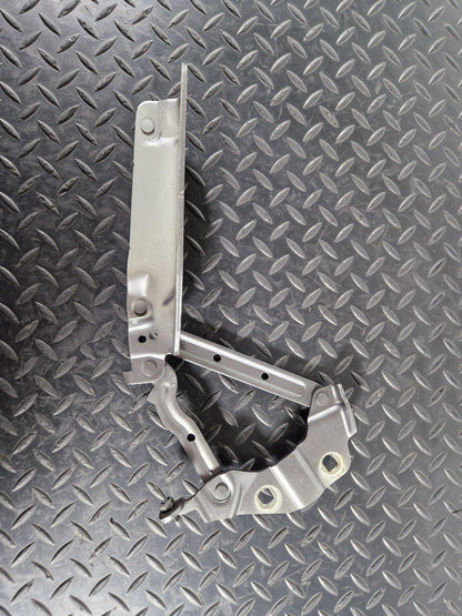 14-19 LAND ROVER L550 DISCOVERY SPORT OEM O/S  RIGHT BONNET HINGE FK7216800AE