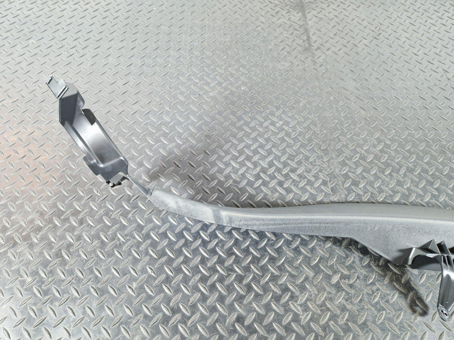 14-21 MERCEDES BENZ W205 GENUINE REAR RIGHT SEAT TRIM COVER A2056906825