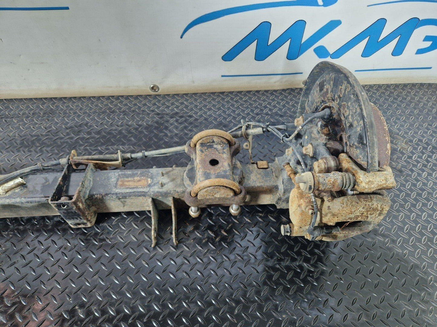 18-ON MERCEDES BENZ SPRINTER W910 REAR AXLE SUSPENSION CARRIER & WHEEL BEARINGS