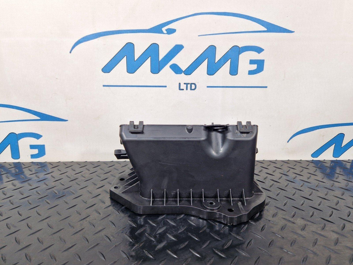16-19 AUDI A4 B9 GENUINE FRONT AIR INTAKE DUCT VENT 8W2819904A