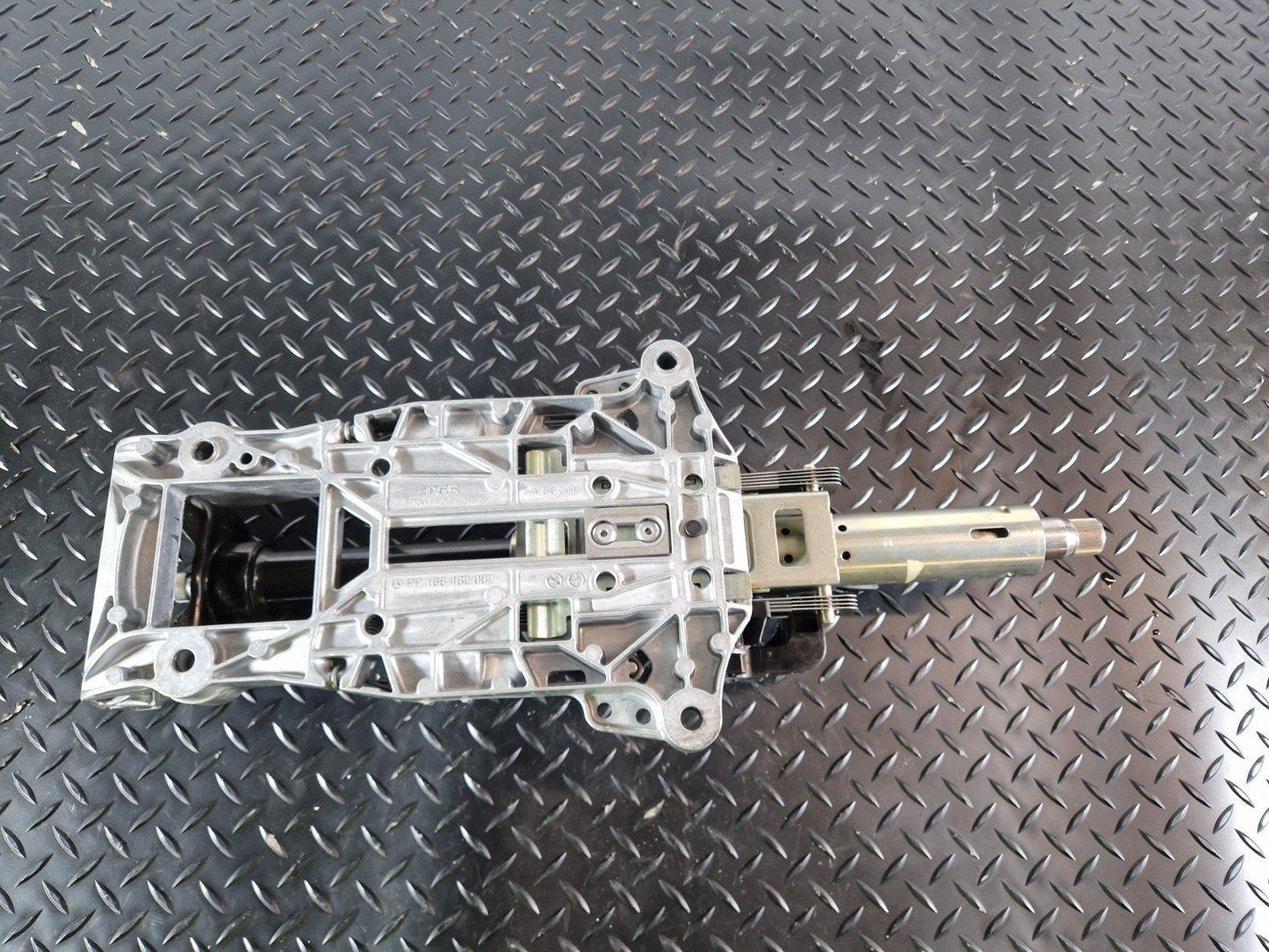 11-19 MERCEDES BENZ ML W166 GENUINE STEERING COLUMN A1664601216