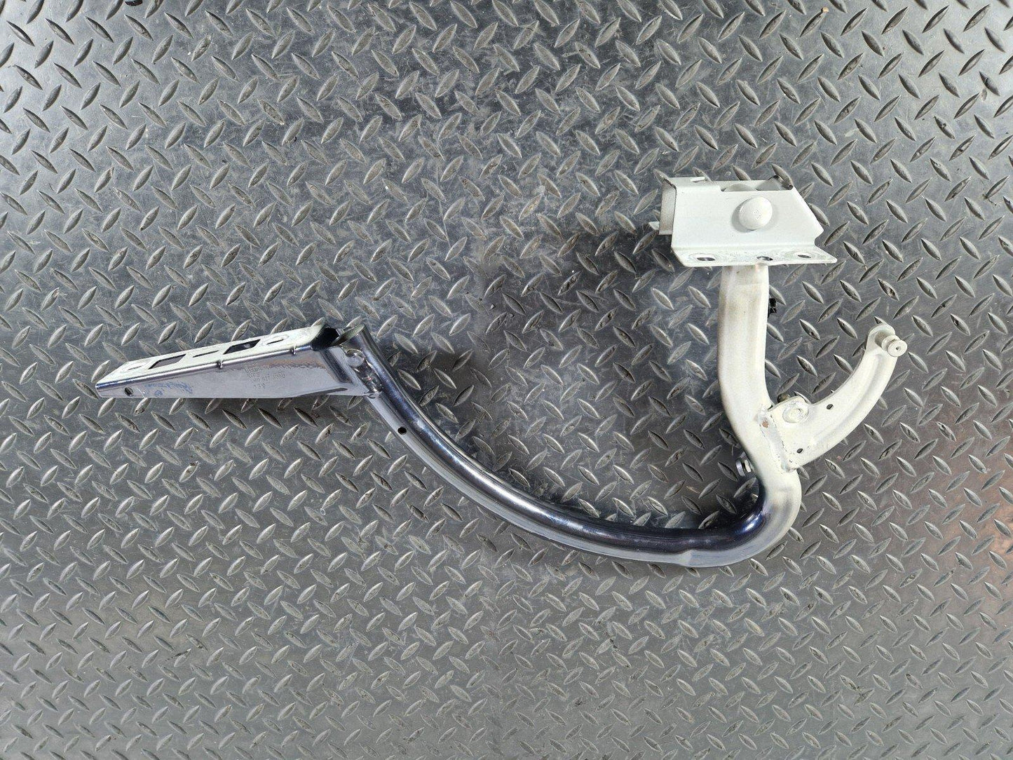 10-17 AUDI A8 4H BOOTLID TRUNK HINGE RIGHT SIDE IN BLUE LZ5D 4H0827300D