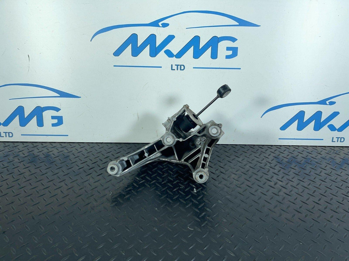 16-23 AUDI A5 F5 SPORTBACK LEFT N/S ENGINE MOUNT BRACKET & BEARING 4M0199307AD