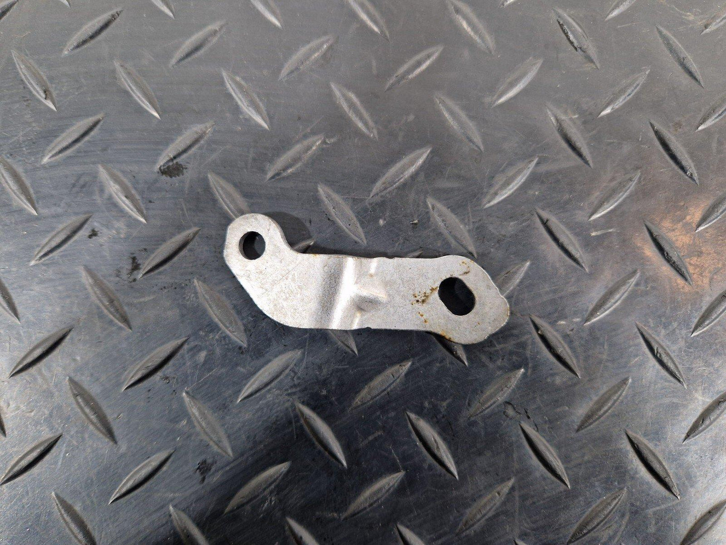 19-ON MERCEDES BENZ B CLASS W247 OM654 INTAKE EXHAUST MANIFOLD SUPPORT BRACKET
