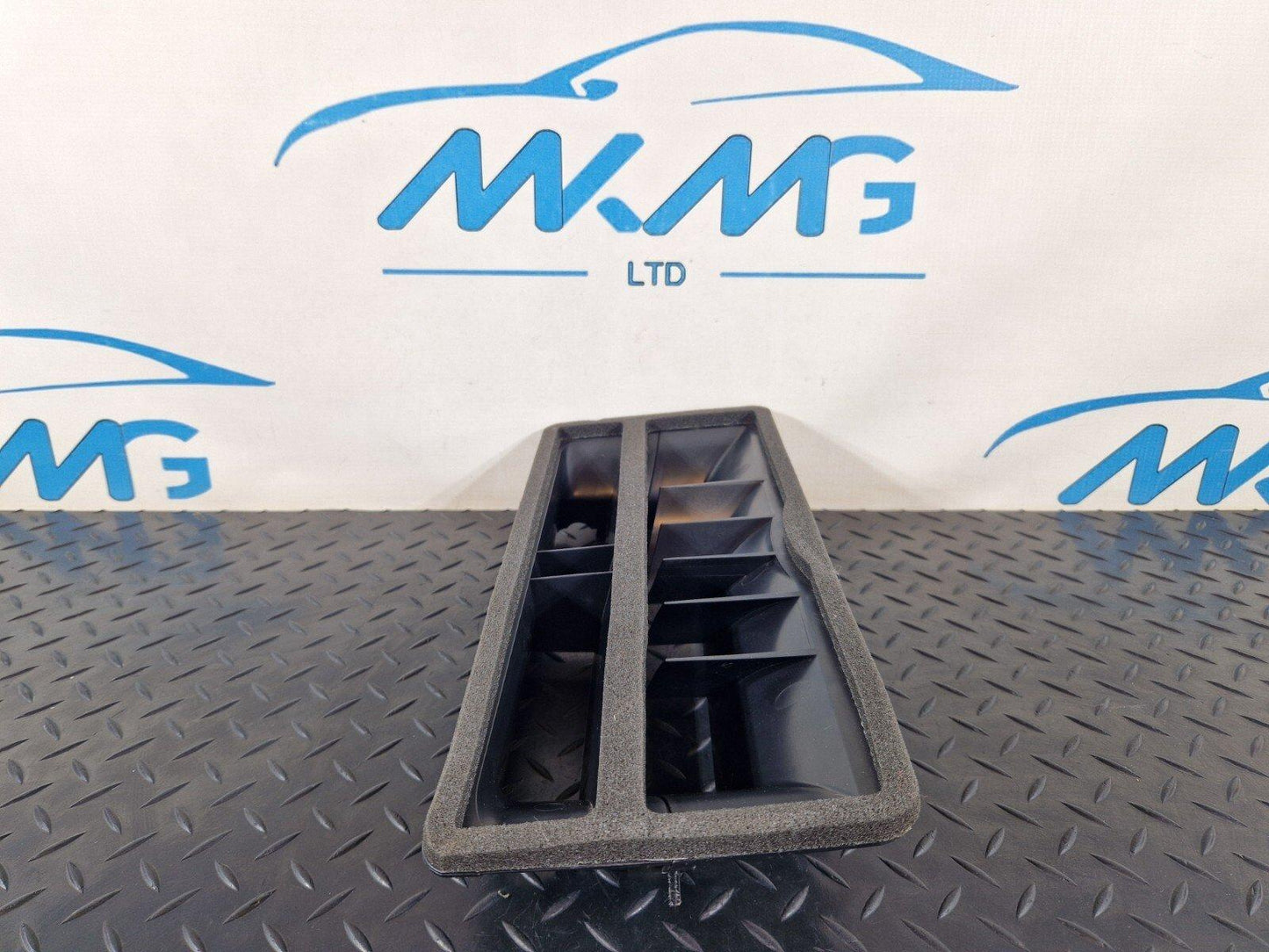 12-18 AUDI A6 C7 GENUINE OEM CENTRE DEFROST AIR DUCT GRILLE CHANNEL 4G2858431