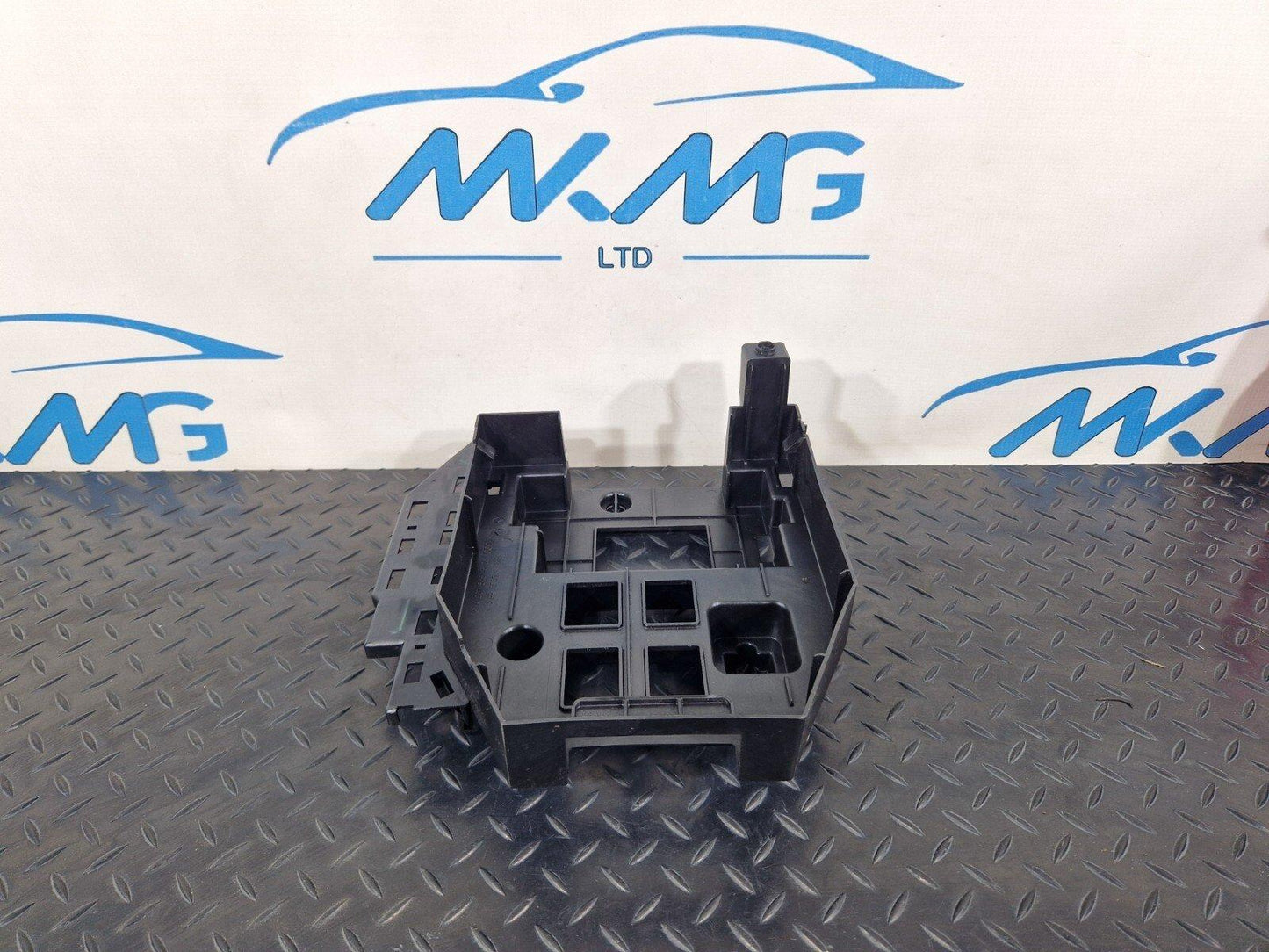 18-ON MERCEDES SPRINTER W907 W910 FOOTWELL FIREWALL CENTER BRACKET A9075451500