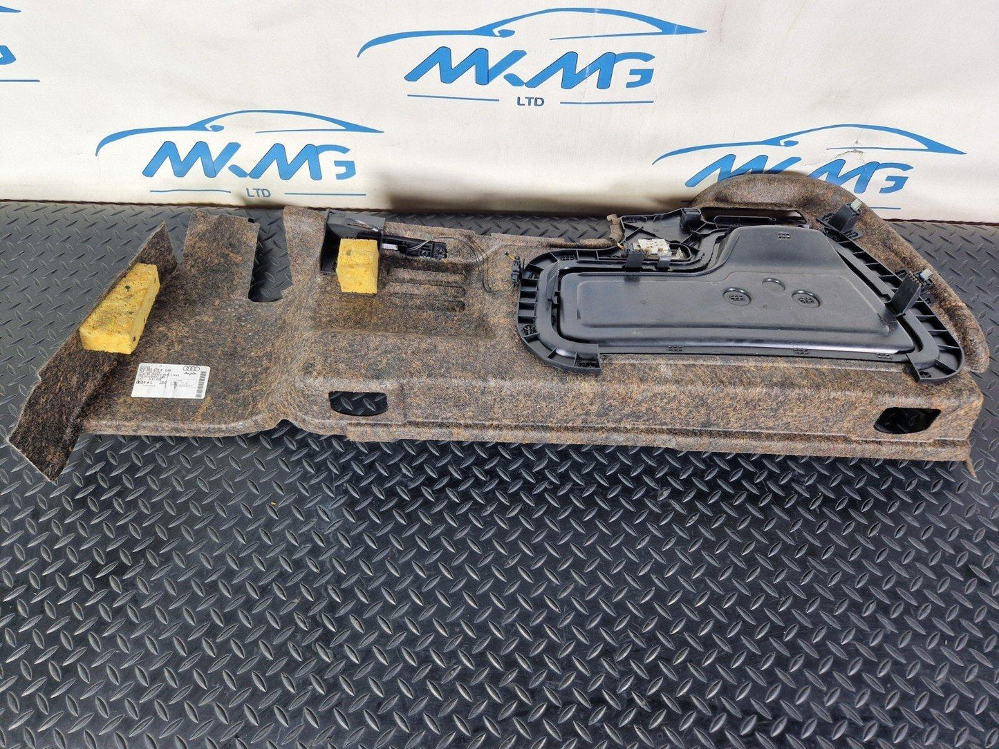 12-17 AUDI S5 CONVERTIBLE LEFT REAR INTERIOR BOOT SIDE PANEL 8F0863879B
