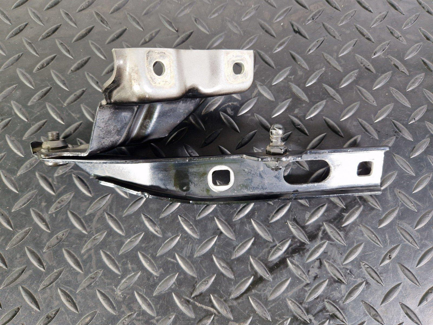 12-17 AUDI Q5 S-LINE GENUINE OEM FRONT RIGHT SIDE BONNET HINGE 8R0823302A