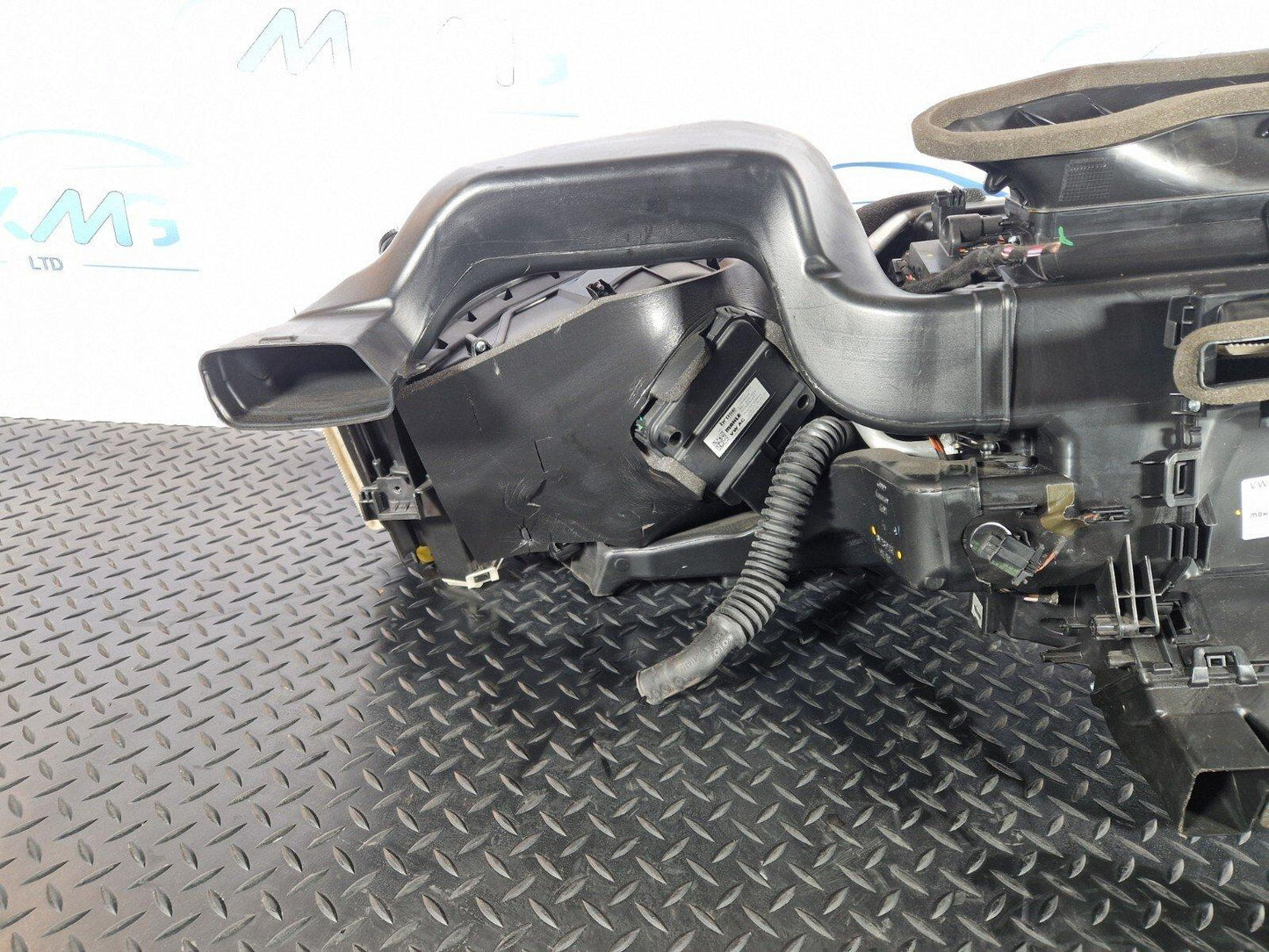 16-19 AUDI A4 B9 GENUINE FRONT DASH HEATER MATRIX 8W2820005B