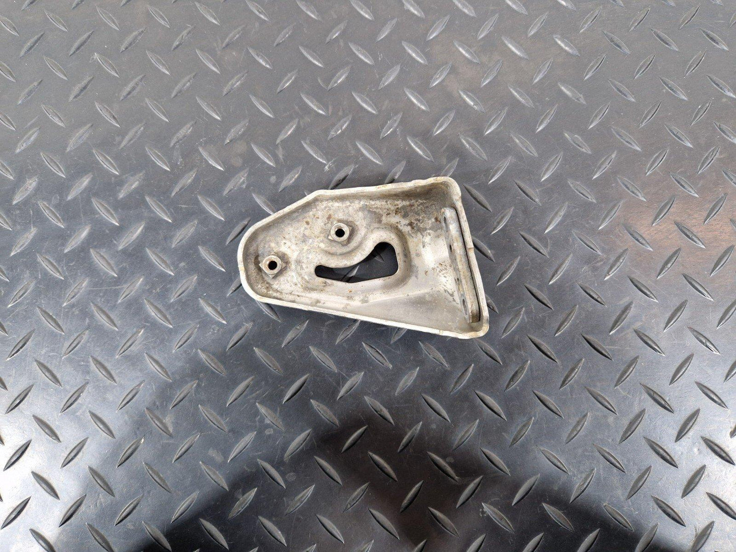 18-ON MERCEDES BENZ SPRINTER W907 AIR FILTER BRACKET MOUNT HOLDER A6510941341