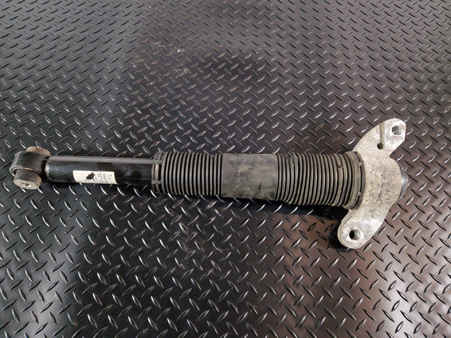 19-ON RANGE ROVER EVOQUE L551 REAR LEFT & RIGHT SHOCK ABSORBER K8D2-18080-AC