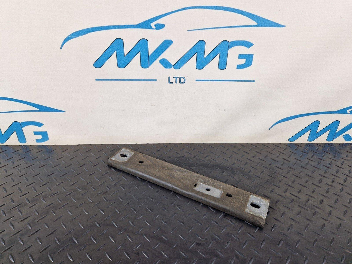 18-ON MERCEDES BENZ A CLASS W177 GENUINE EXHAUST HOLDER BRACKET A2474921400