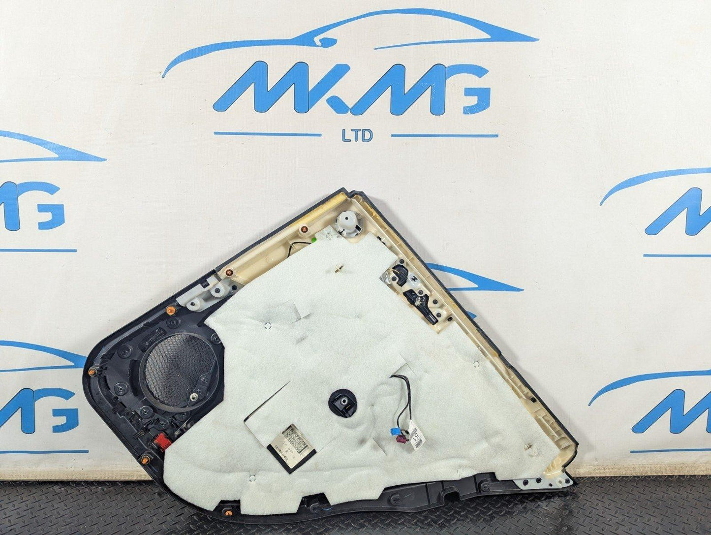 11-19 MERCEDES BENZ ML W166 GENUINE REAR LEFT DOOR CARD COVER