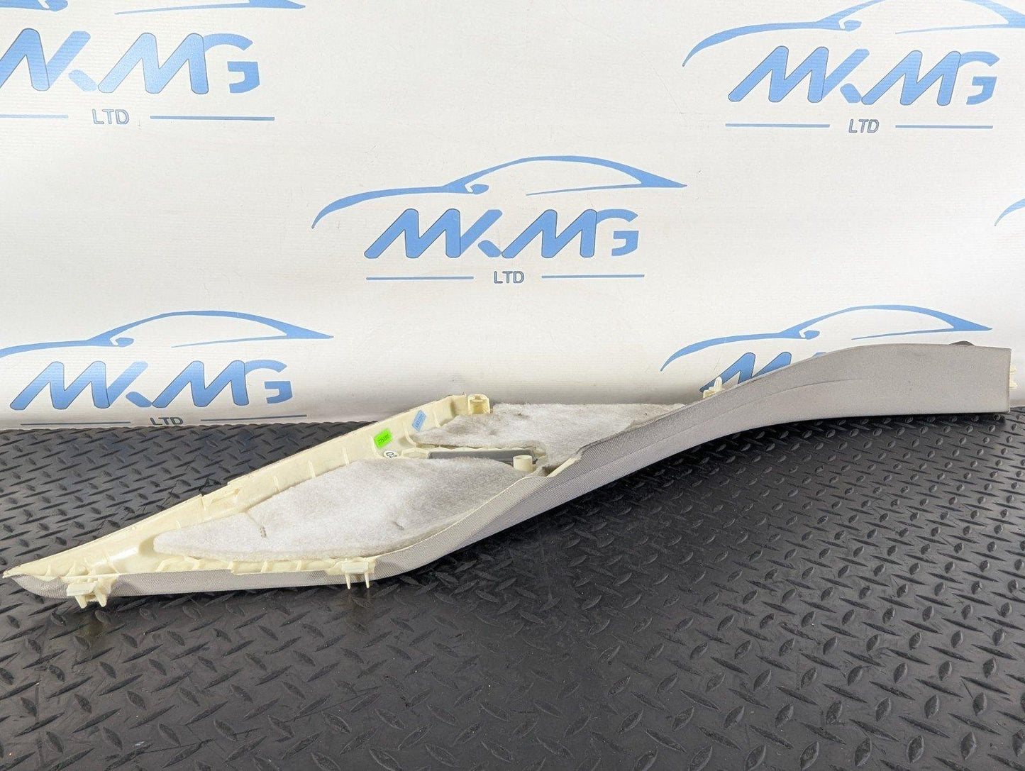 11-19 MERCEDES BENZ ML W166 GENIUNE REAR RIGHT SIDE PILLAR COVER A1666905025