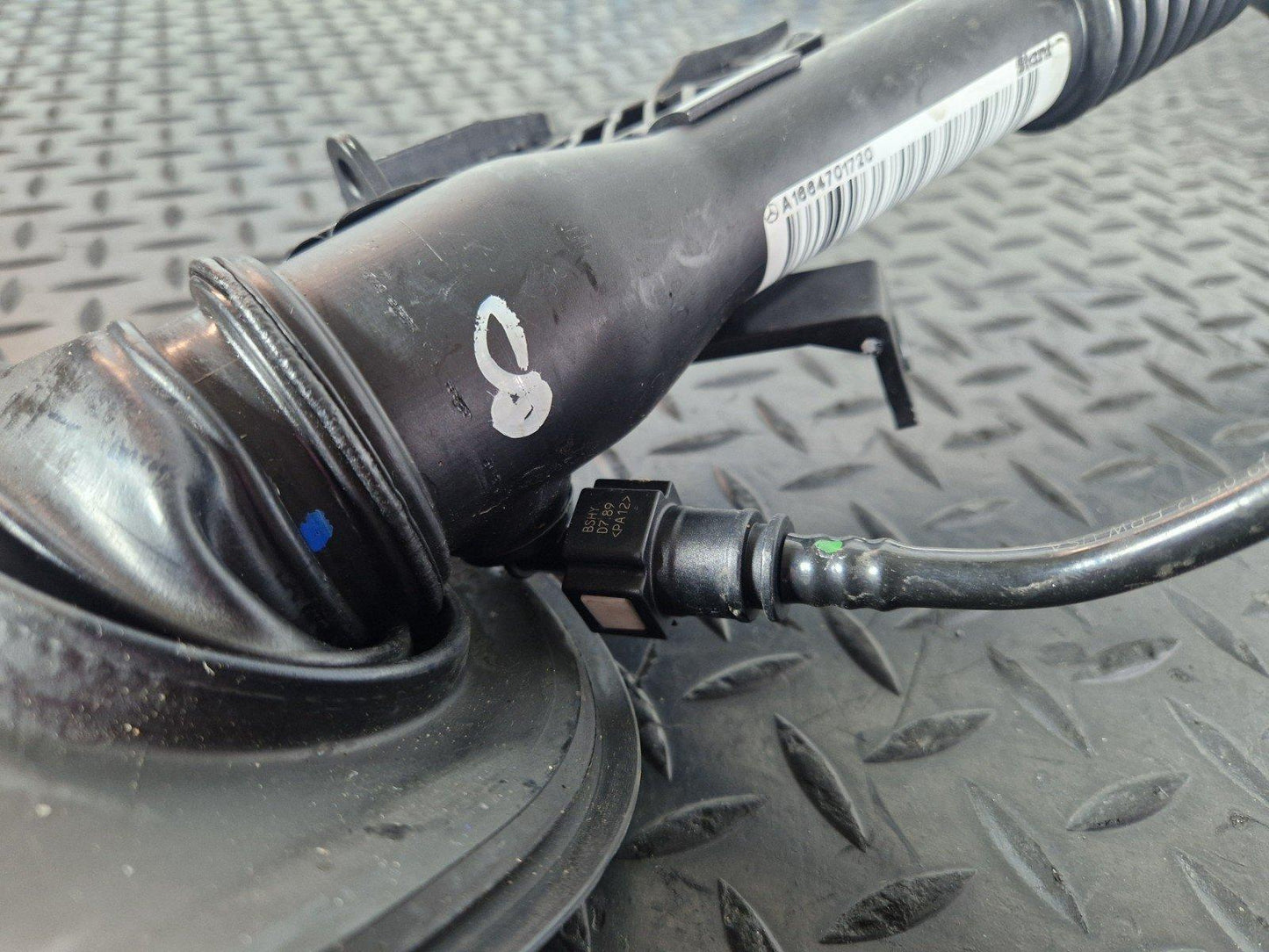 11-19 MERCEDES BENZ ML W166 ADBLUE PIPE FILLER A1664701720