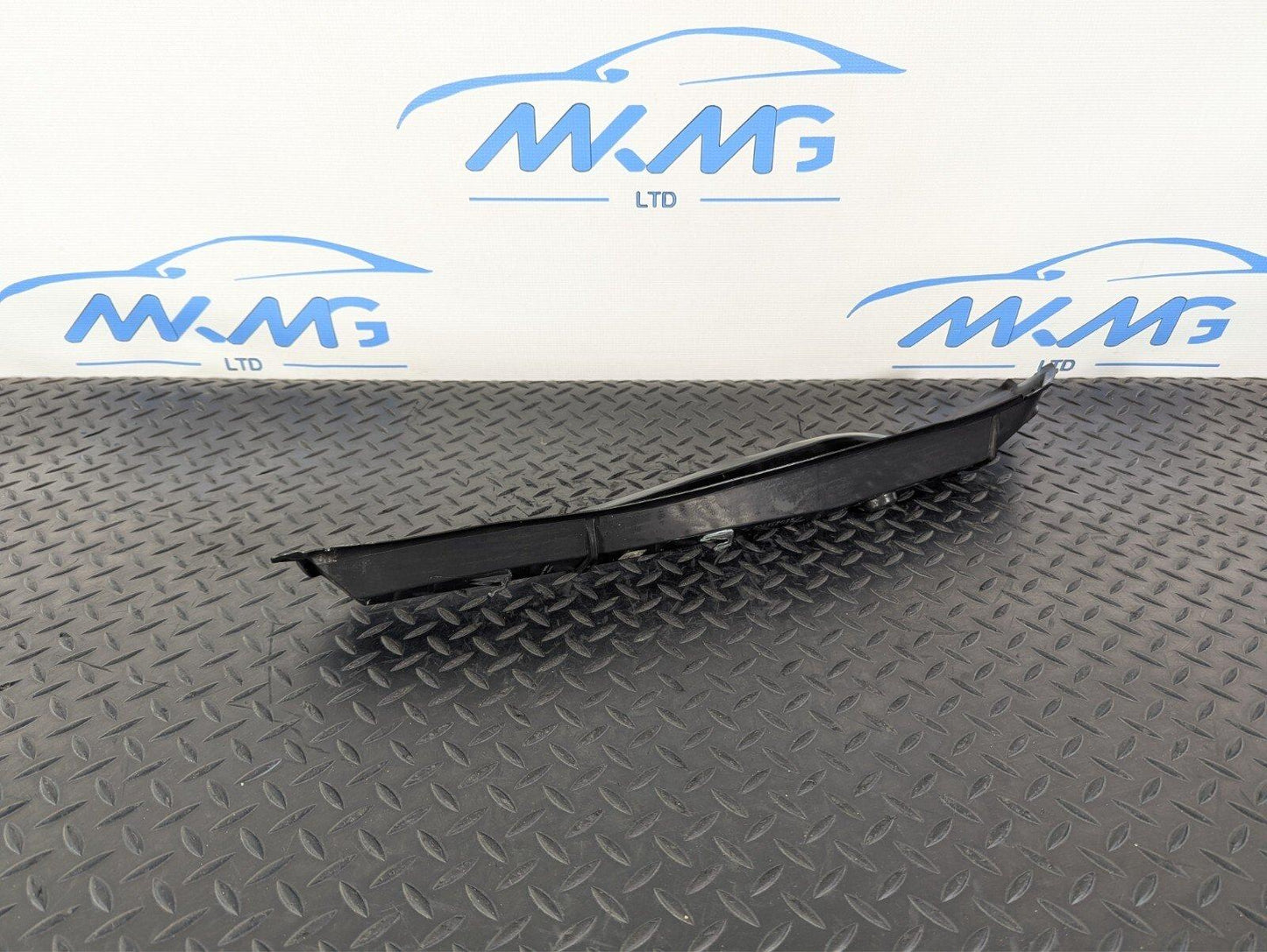 13-19 MERCEDES BENZ CLA W117 C117 FRONT RIGHT FENDER RUBBER SEAL A1178890225