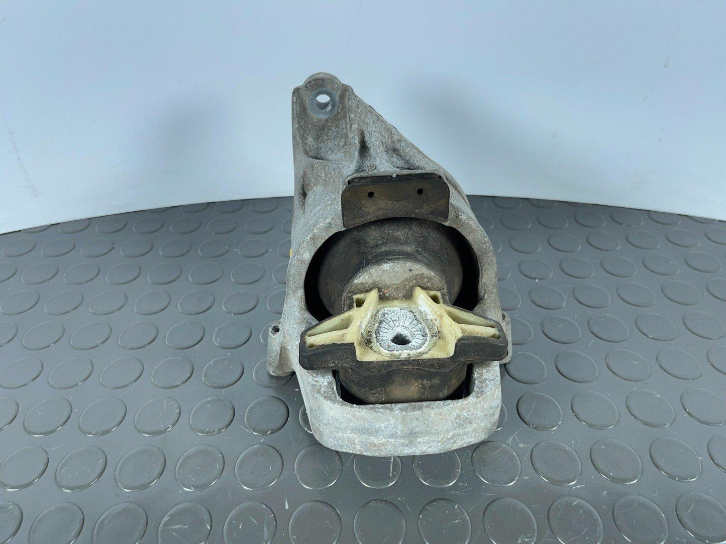 16-19 AUDI A4 B9 GENUINE 1.4 TFSI PASSENGER SIDE ENGINE MOUNT 8W0199371BR