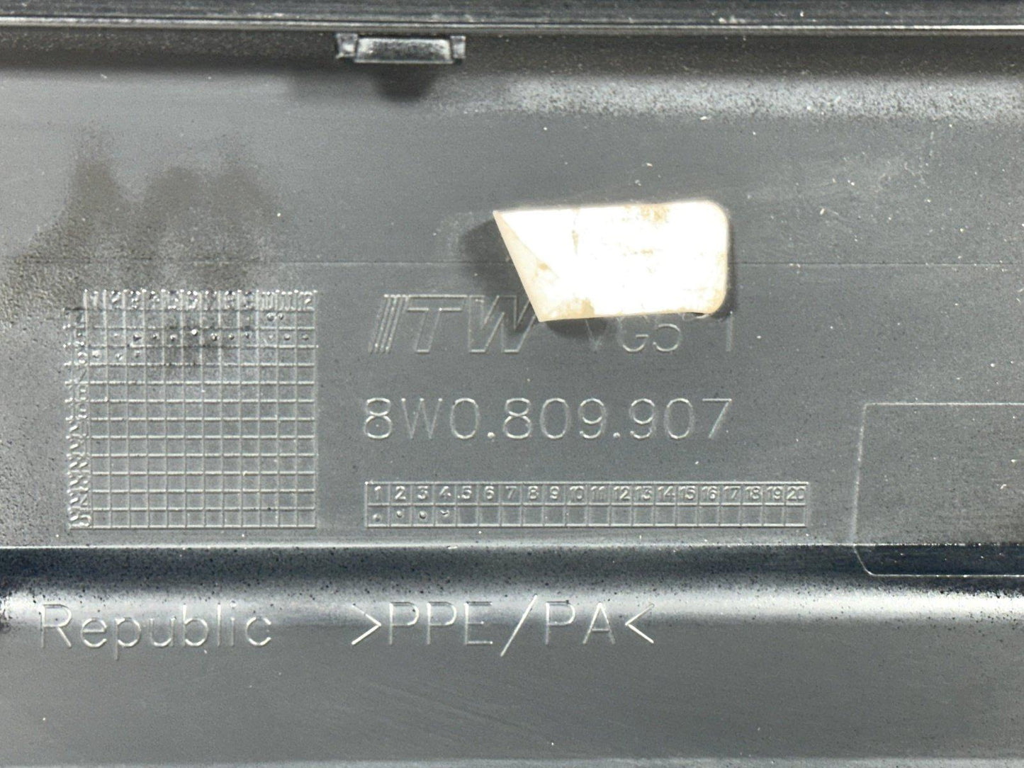 16-19 AUDI A4 B9 SALOON GENUINE FUEL DOOR IN BLACK 8W0809907