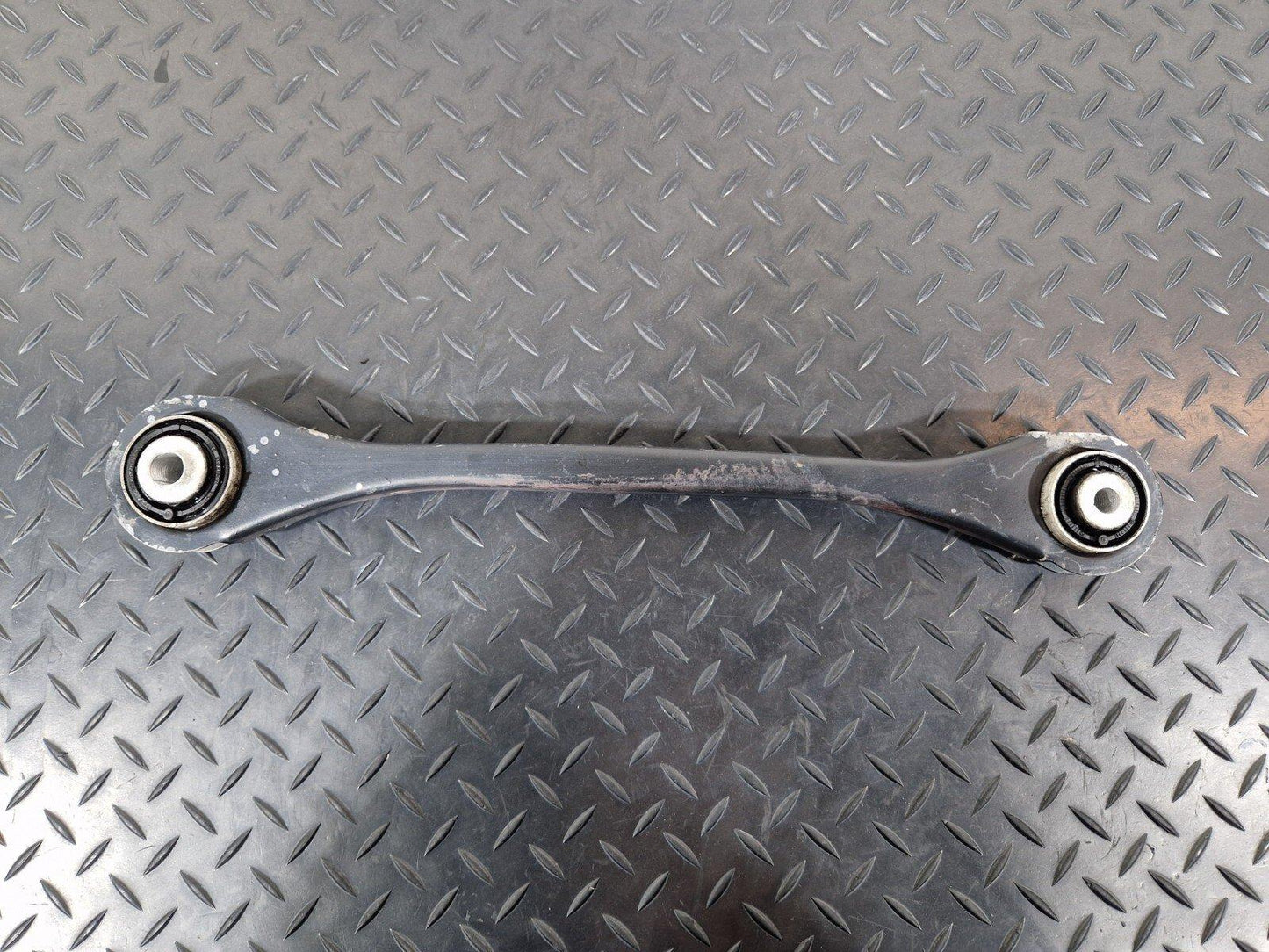 16-19 AUDI A4 B9 GENUINE OEM REAR RIGHT O/S LOWER CONTROL ARM 4M0505292D