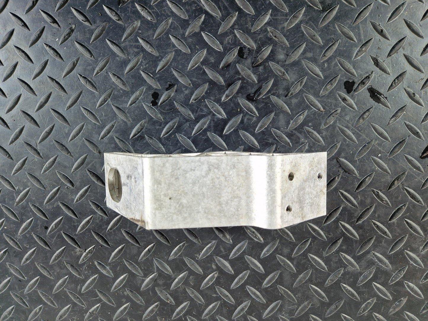 14-21 MERCEDES BENZ C200 W205 OEM FRONT RIGHT COOLING RADIATOR SUPPORT BRACKET