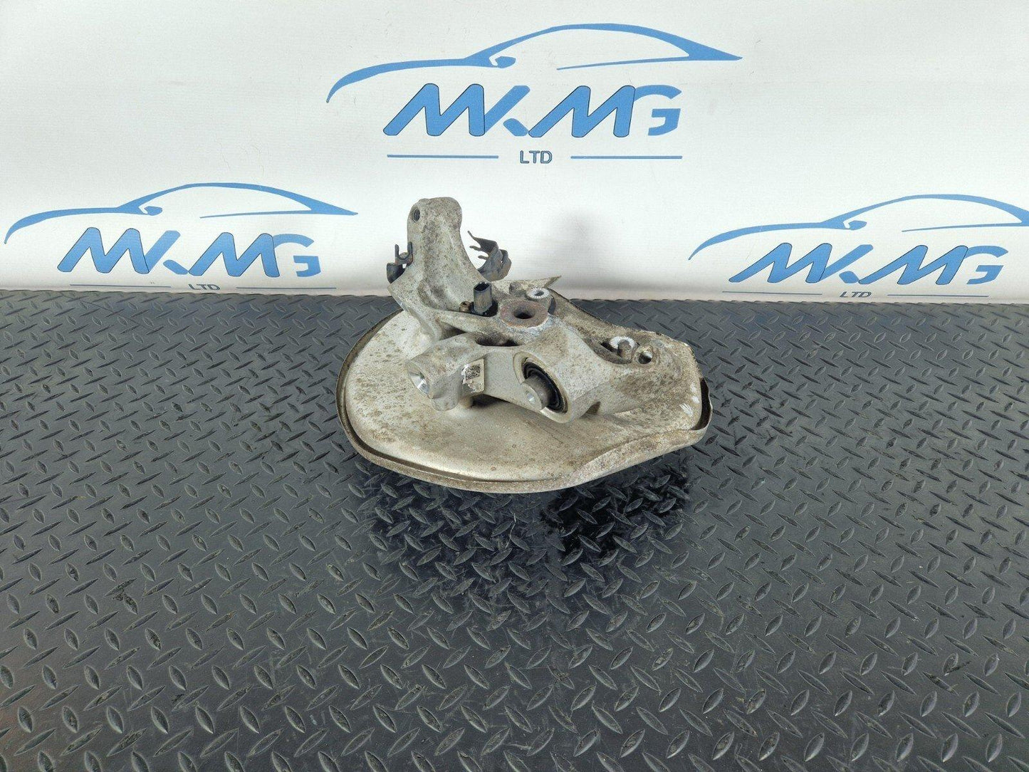 16-19 AUDI A4 B9 GENUINE REAR LEFT WHEEL HUB & BEARING 8W0505431P