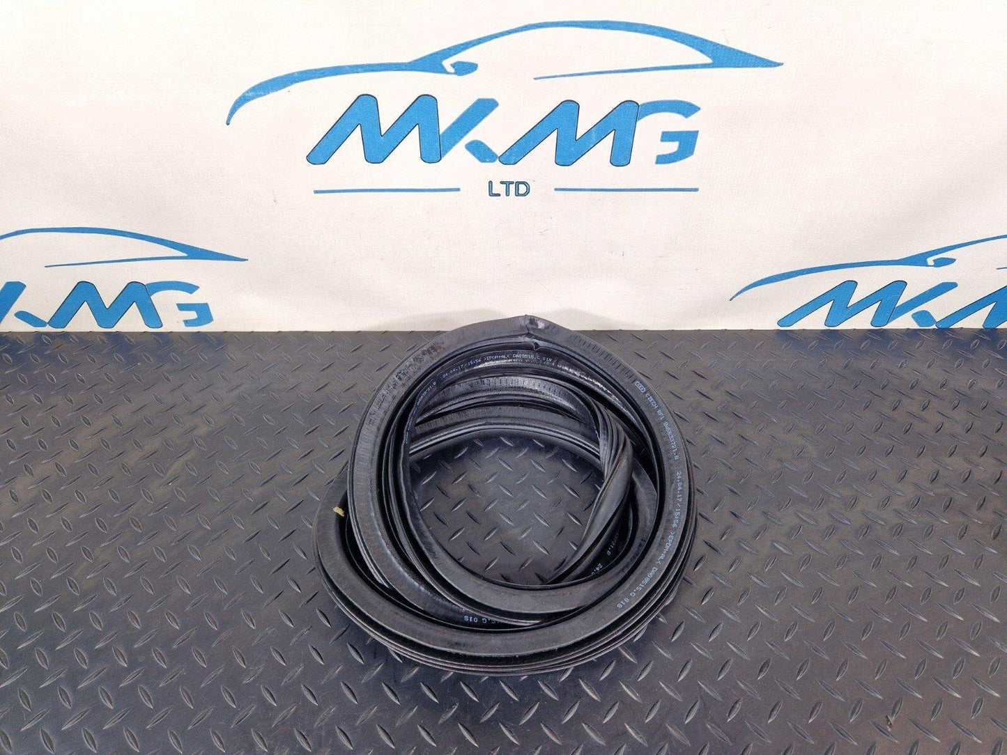 16-19 AUDI A4 B9 REAR LEFT OR RIGHT DOOR RUBBER SEAL 8W5833721