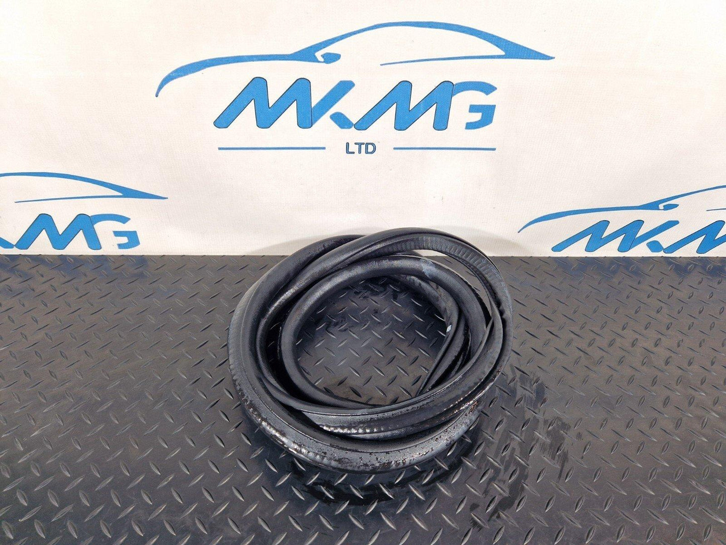 19-ON MERCEDES B CLASS W247 REAR DOOR RUBBER SEAL FITS LEFT & RIGHT A2476920400