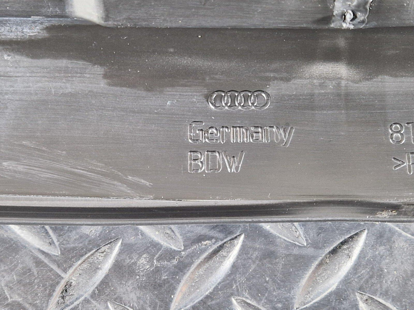 12-17 AUDI S5 CONVERTIBLE N/S LEFT FRONT WING PLATE COVER LINER GUIDE 8T0821111A