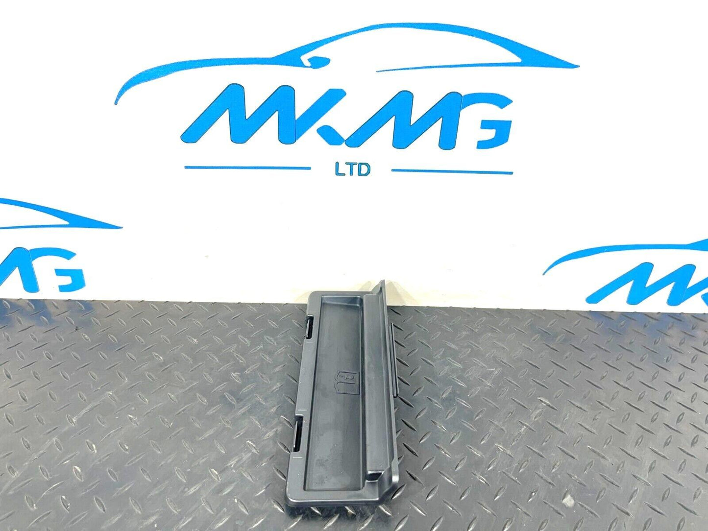 2019-ON  LAND ROVER DISCOVERY L550 GLOVE BOX TRIM K8D206040A