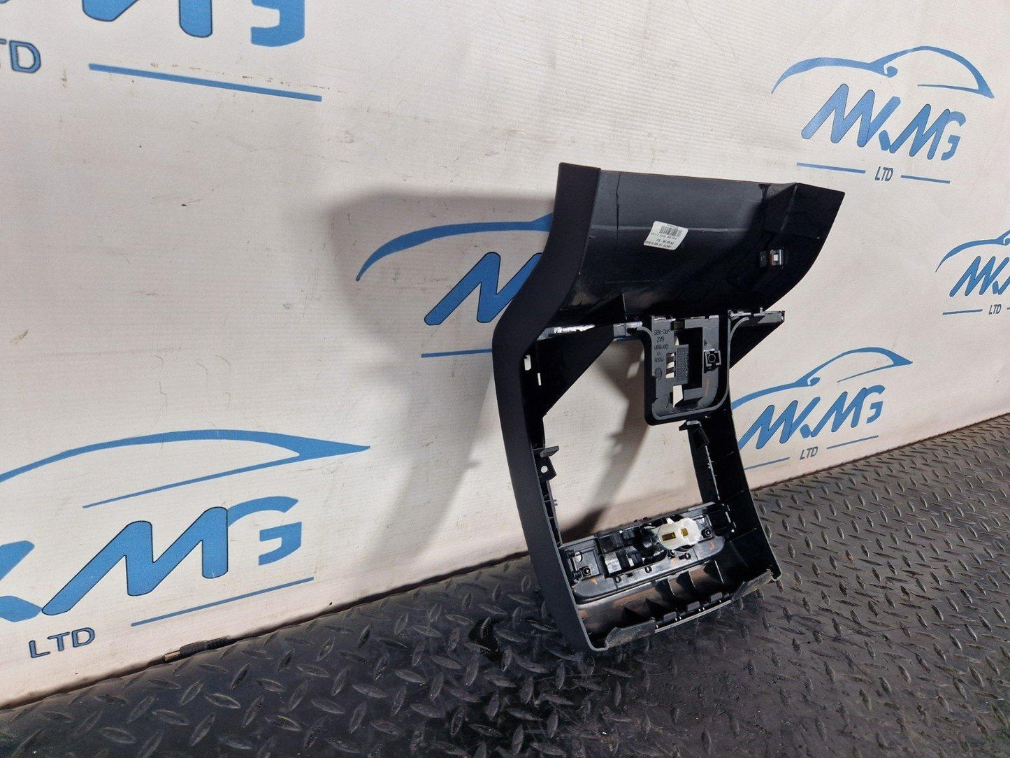 10-18 VW TOUAREG 7P GENUINE REAR CENTRE CONSOLE TRIM COVER 7P6864299