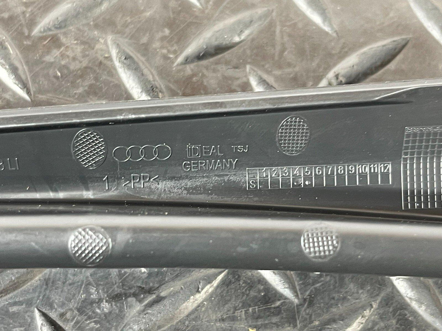 16-19 AUDI A4 B9 SALOON GENUINE LEFT PASSENGER SIDE A PILLAR TRIM 8W0868203LI
