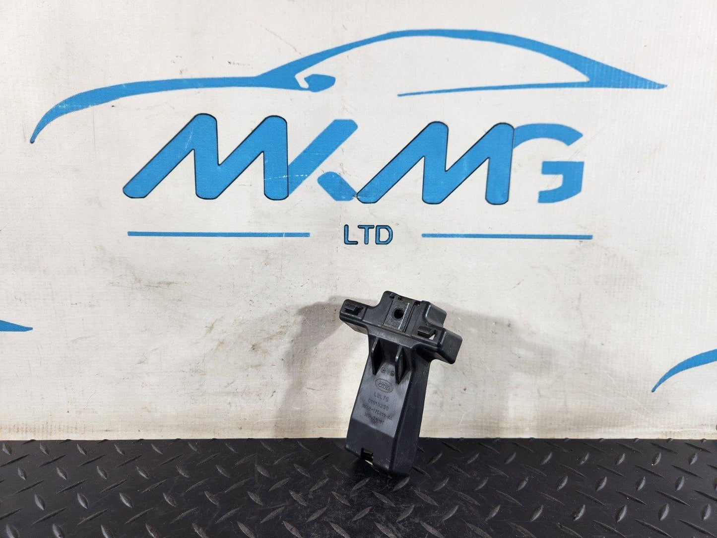 13-23 RANGE ROVER SPORT L494 REAR BUMPER MOUNTING BRACKET DK62-17E800-AA