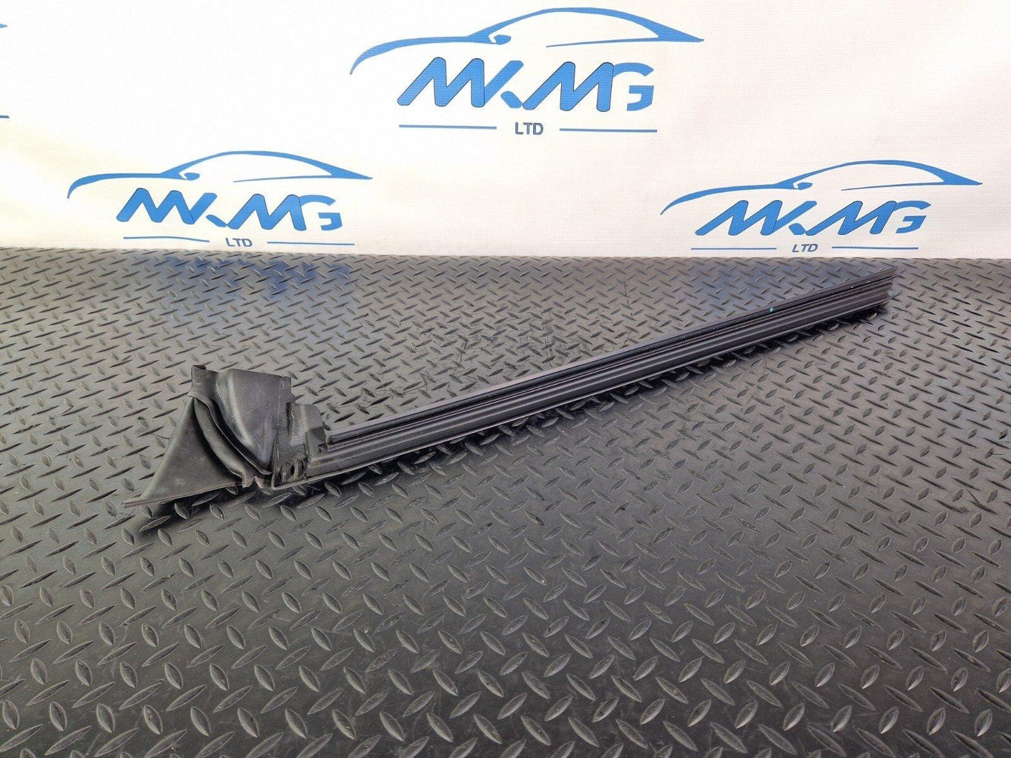 MERCEDES CLA C117 FRONT RIGHT O/S WINDOW SEAL DOOR GASKET SEALING A1177250265