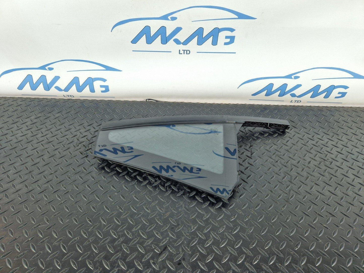 16-22 BMW X1 F48 GENUINE OEM REAR RIGHT O/S DOOR FIXED WINDOW GLASS 7405604