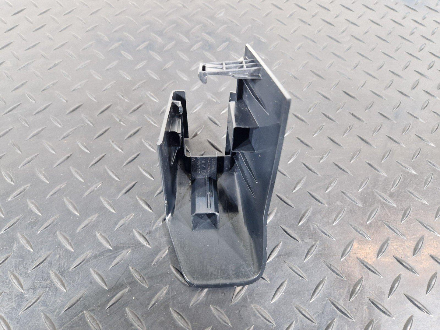 19-ON MERCEDES B CLASS W247 FRONT SEAT GUIDE RAIL COVER A2479190400